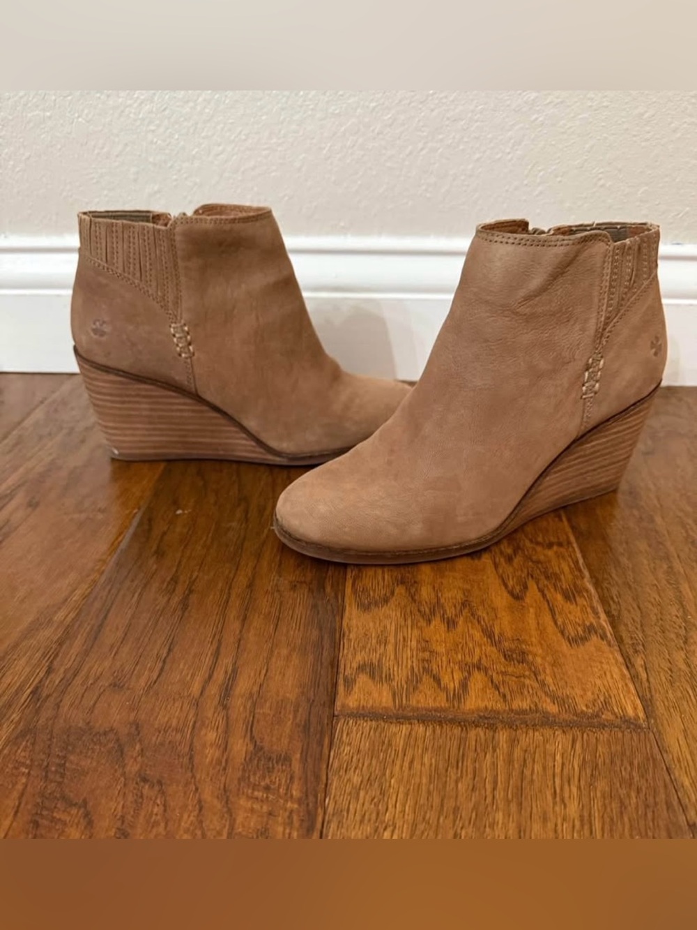 Lucky Brand Tan Suede Wedge Ankle Booties Size 6.5